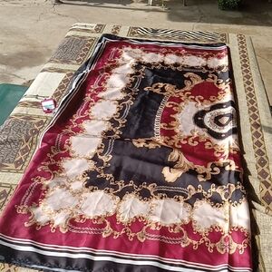 WINE COLORED VINCE  CAMUTO SCARF